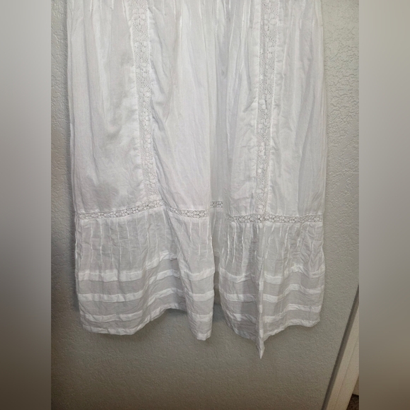 Is So Pretty! Velvet by Graham & Spencer White A-Line Skirt - Picture 10 of 13